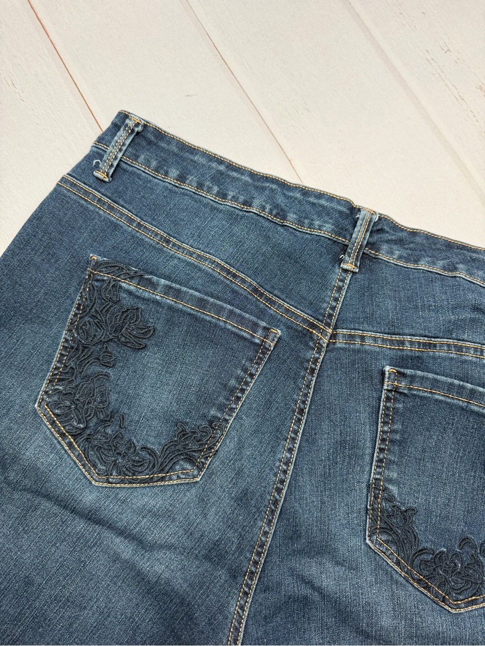 Gloria Vanderbilt Amanda Embellished Pocket Jeans Women's Size 16W - Picture 4 of 6